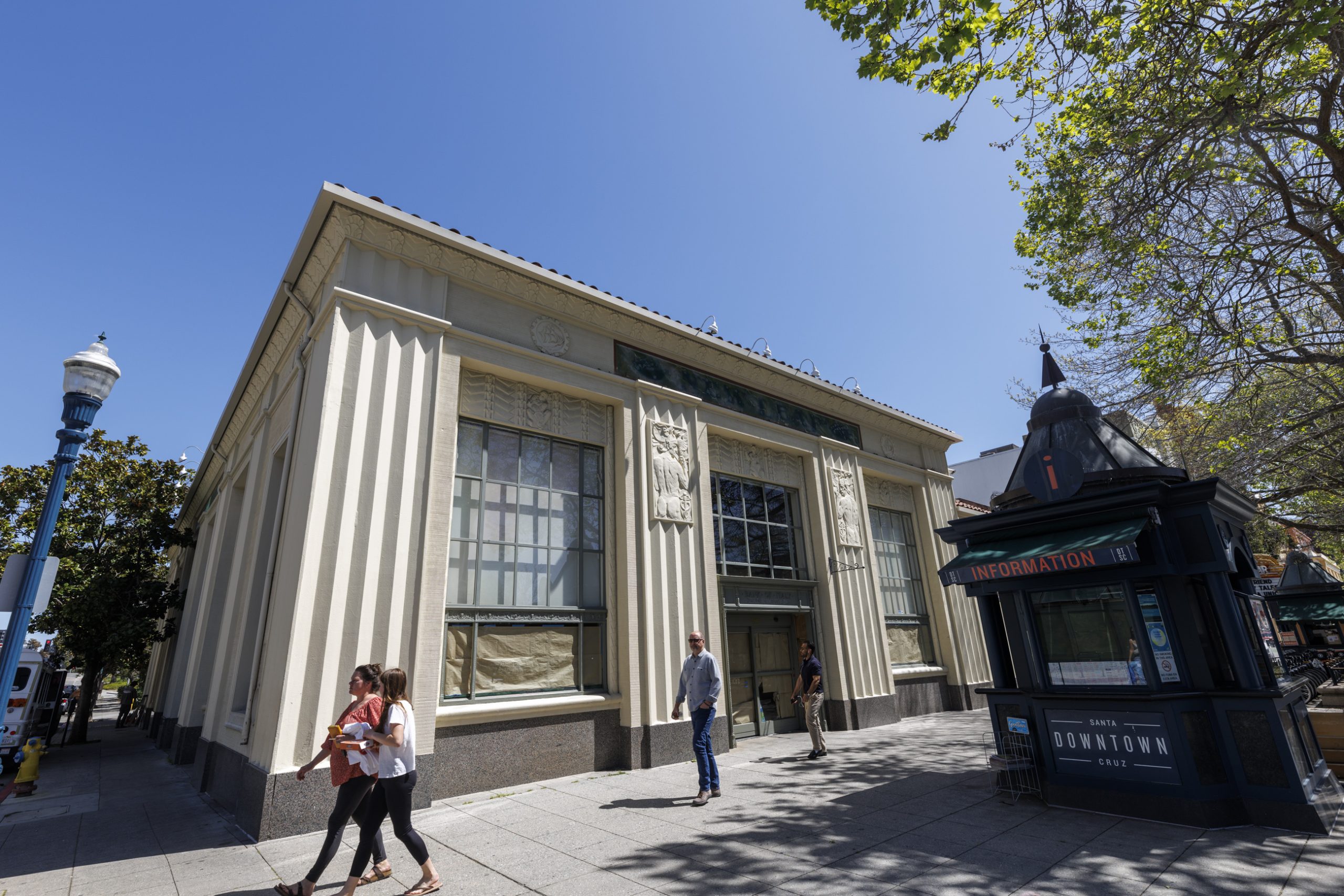 Anthropologie store slated for former New Leaf space on Pacific Avenue